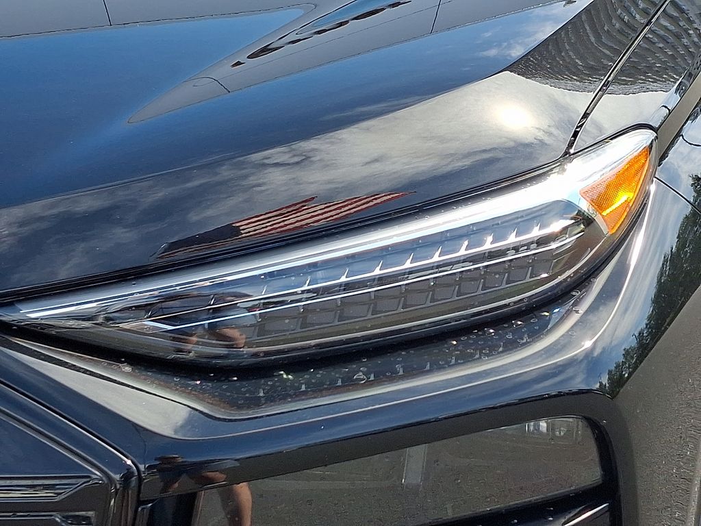 Thumbnail: 2025 Audi Q6 e-tron - 9