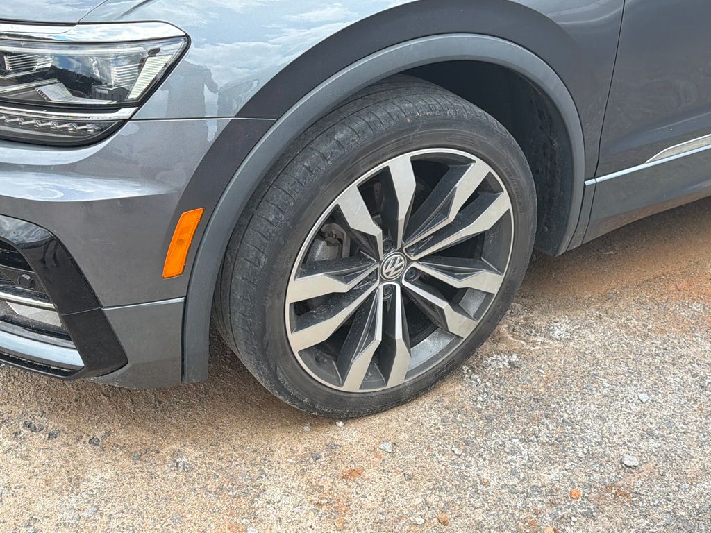 Used 2019 Platinum Gray Metallic Volkswagen 2.0T SEL Premium R-Line image 8