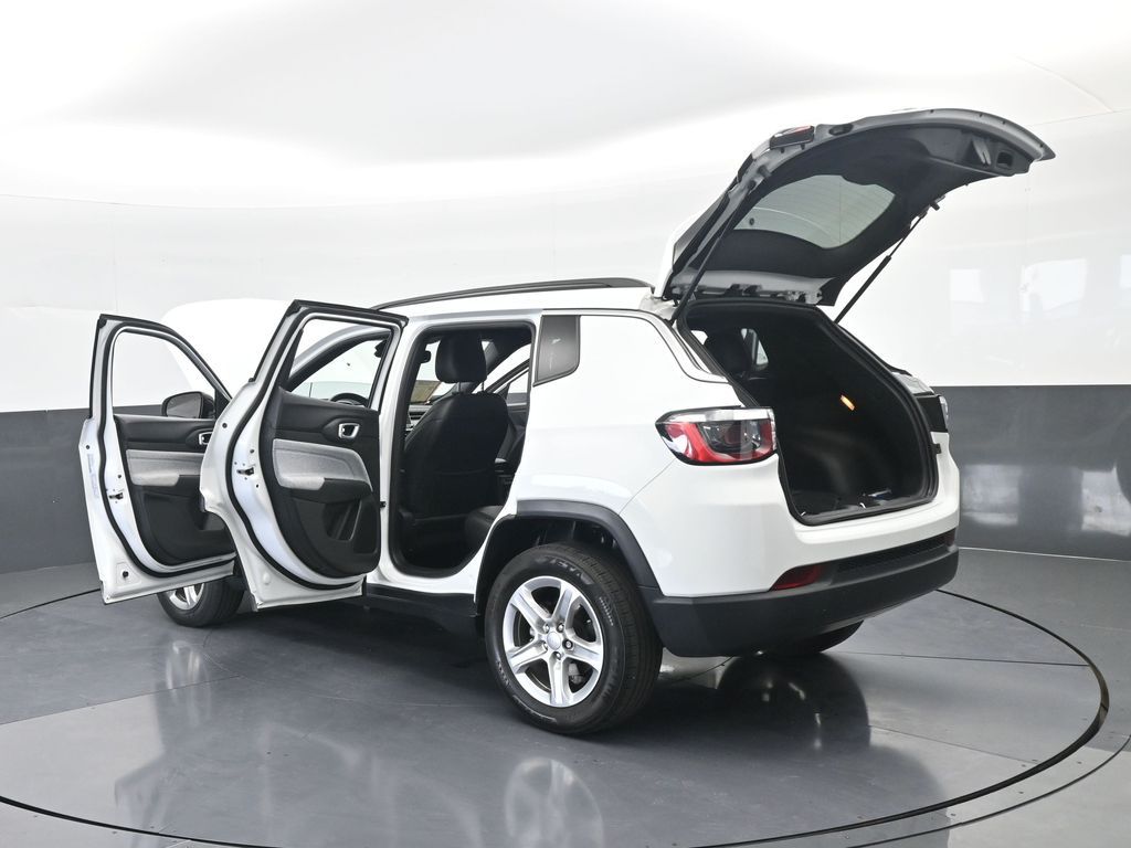 Used 2023 Bright White Clearcoat Jeep Latitude image 39