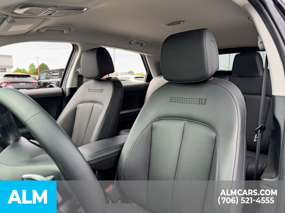 Used 2025 Abyss Black Hyundai SEL image 10