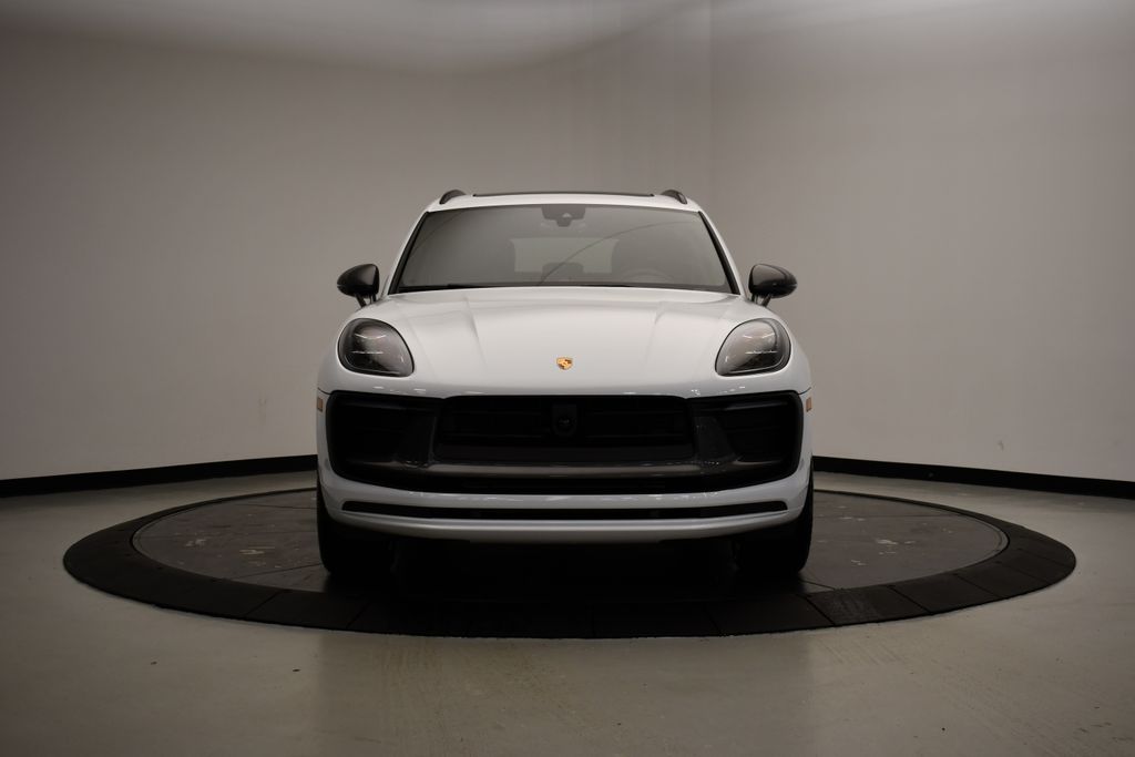 2024 Porsche Macan T 8