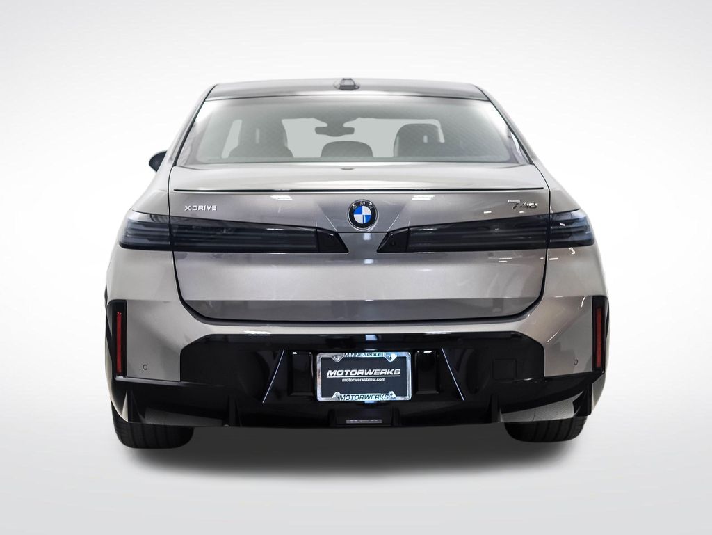 Thumbnail: 2027 BMW 7 Series - 4