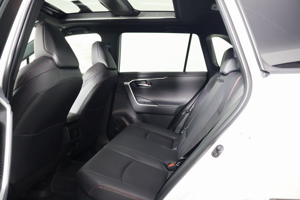 2025 Toyota RAV4 XSE 6