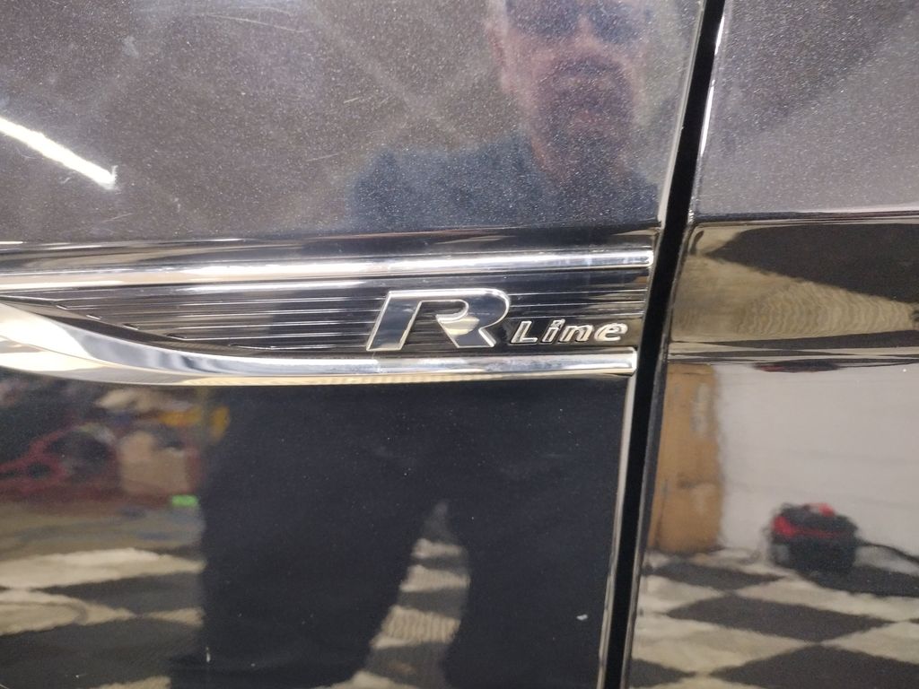 2021 Volkswagen Jetta R-Line photo 4