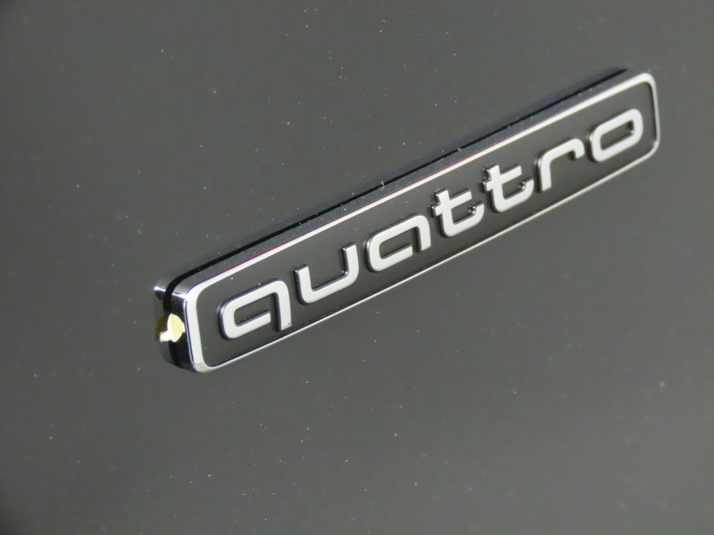 Thumbnail: 2025 Audi Q5 - 10