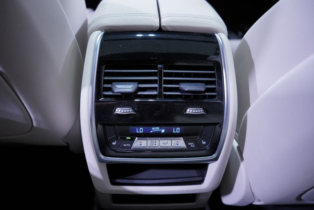 Thumbnail: 2021 BMW X6 - 18