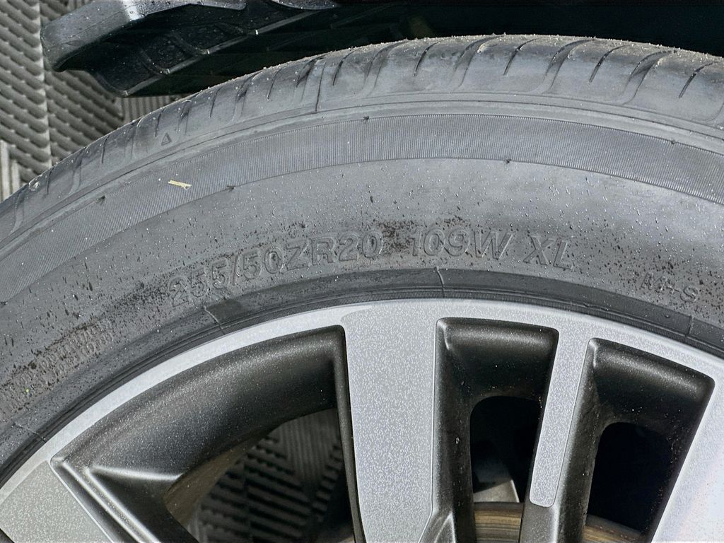 Used 2018 White Ford Platinum image 32