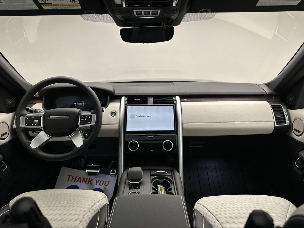 2024 Land Rover Discovery Dynamic SE 13