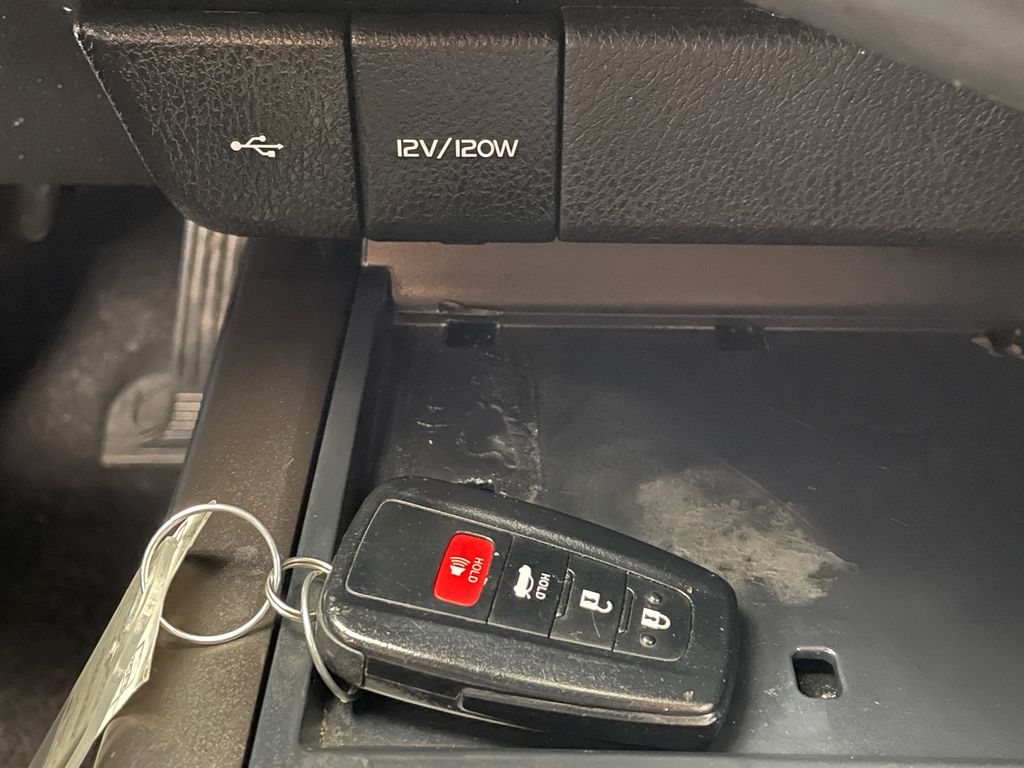 Thumbnail: 2021 Toyota Camry - 28