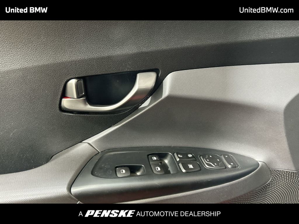 Thumbnail: 2020 Hyundai Veloster - 11