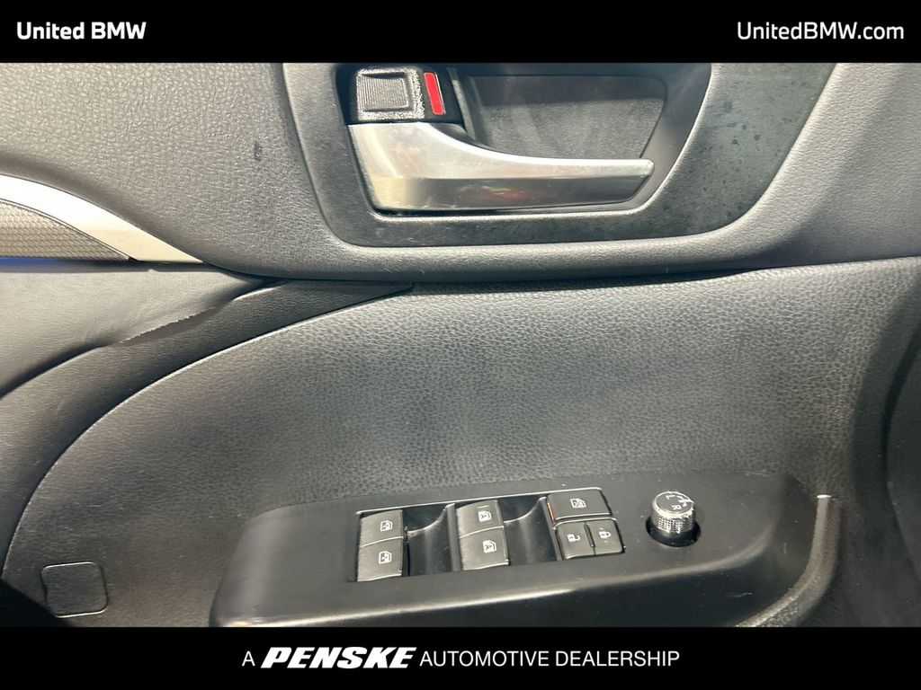 2019 Toyota Highlander SE 11