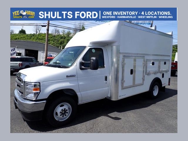 Oxford White 2027 Ford E-Series Chassis Pickup Truck Rear-Wheel Drive 6-Speed Automatic