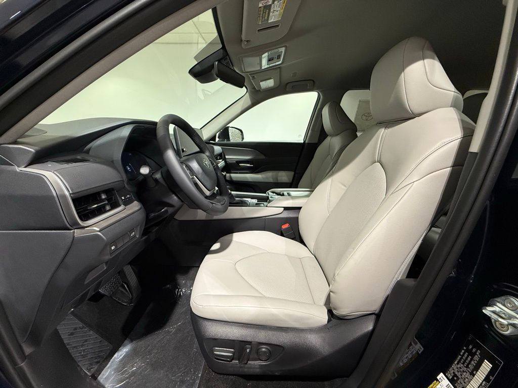 Thumbnail: 2026 Toyota Grand Highlander - 13