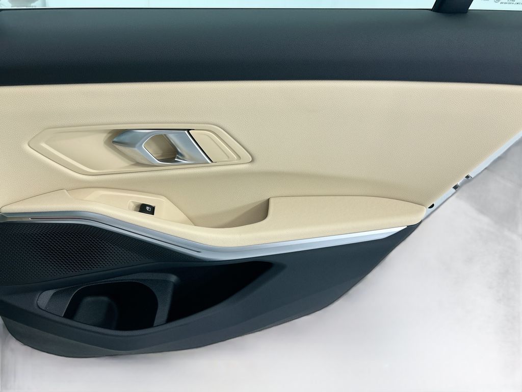 Thumbnail: 2025 BMW 3 Series - 26