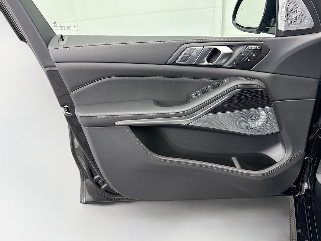 Thumbnail: 2026 BMW X7 - 23