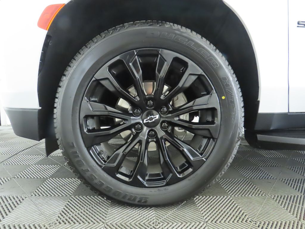 2023 Chevrolet Suburban High Country 32