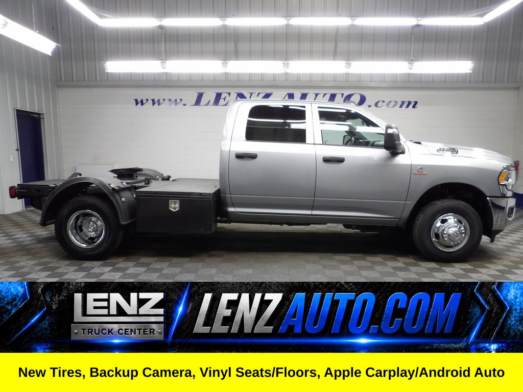 Billet Silver Metallic Clearcoat 2024 RAM 3500 Chassis Pickup Truck Four-Wheel Drive 6-Speed Automatic