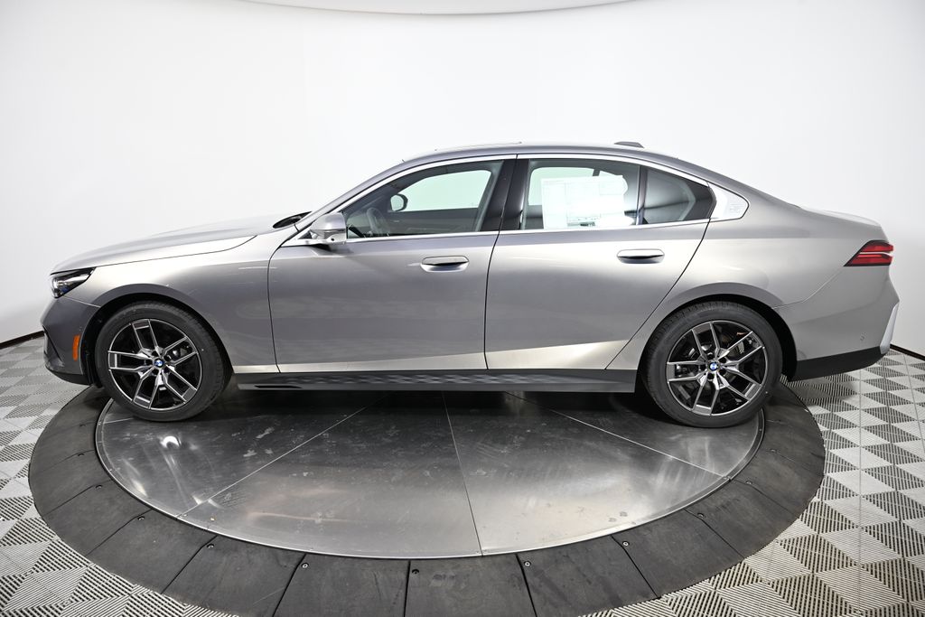 Thumbnail: 2026 BMW 5 Series - 2