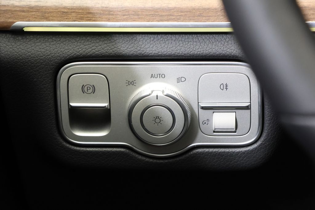 Thumbnail: 2026 Mercedes-Benz GLE - 18