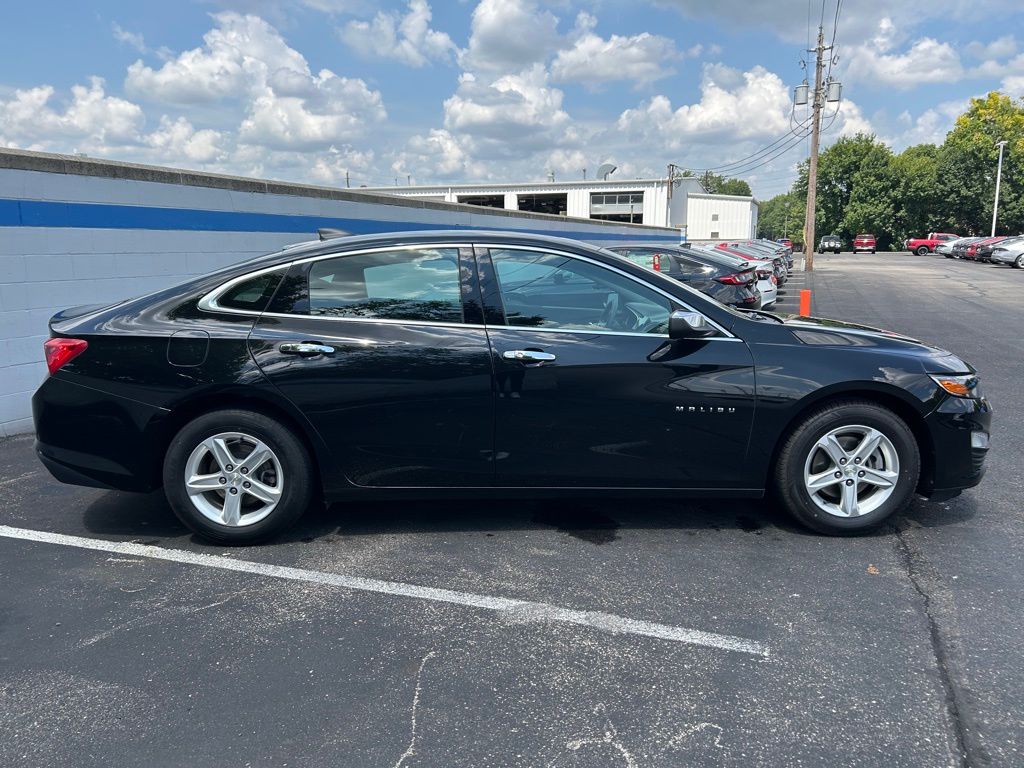 Thumbnail: 2019 Chevrolet Malibu - 6
