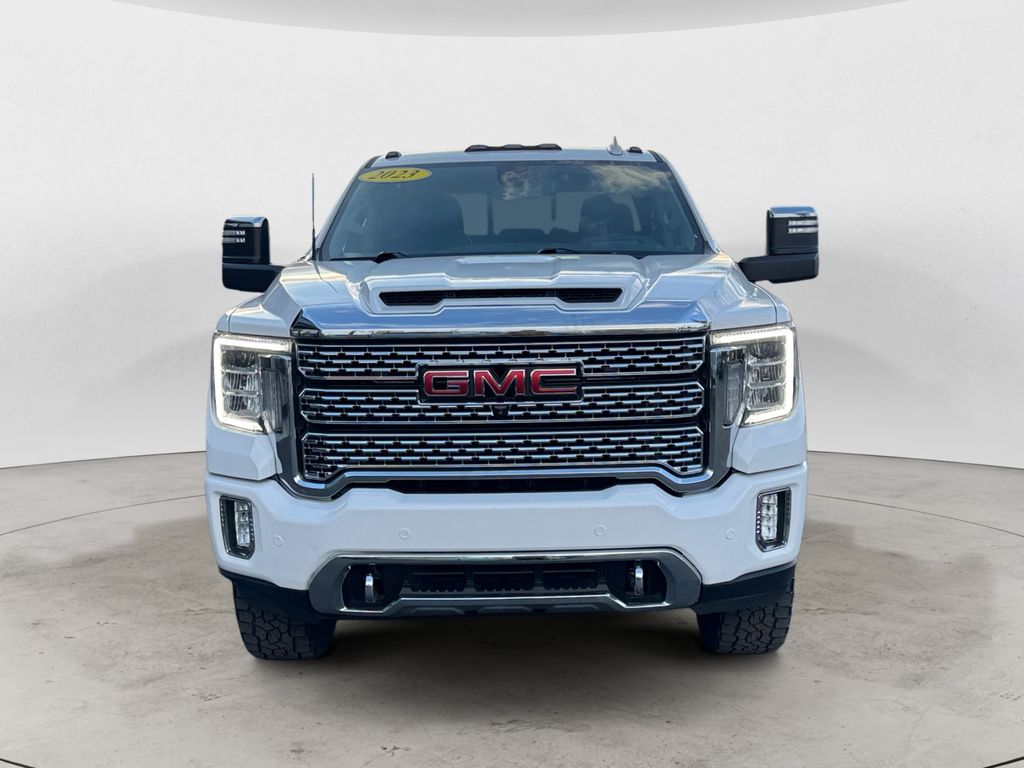 Used 2023 White GMC Denali image 2