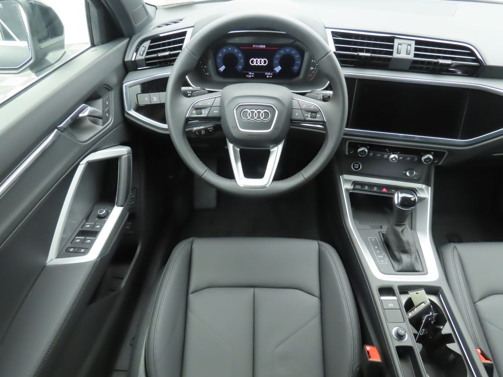 Thumbnail: 2025 Audi Q3 - 11