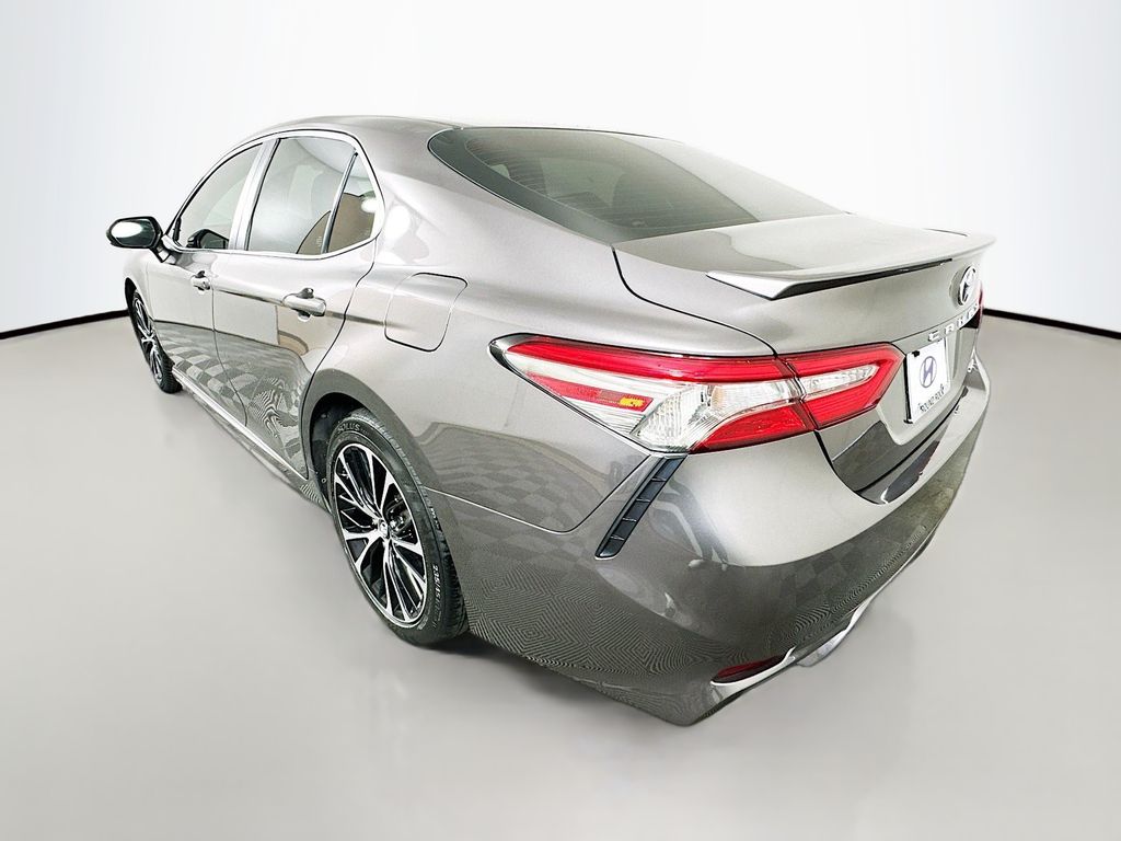 Thumbnail: 2018 Toyota Camry - 7
