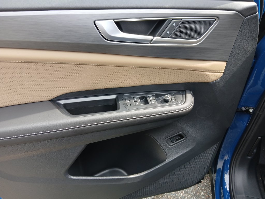 New 2026 Blue Volkswagen SE w/Technology image 11