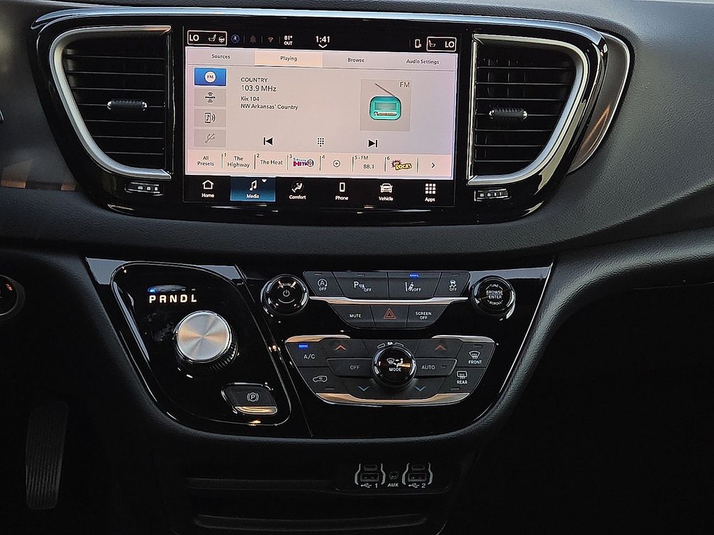 Used 2025 Chrysler Pacifica Select For Sale in Farmington, AR