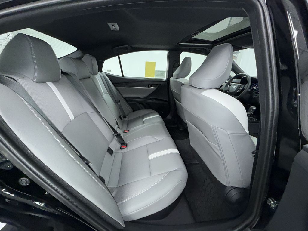 2026 Toyota Camry SE - Photo 17