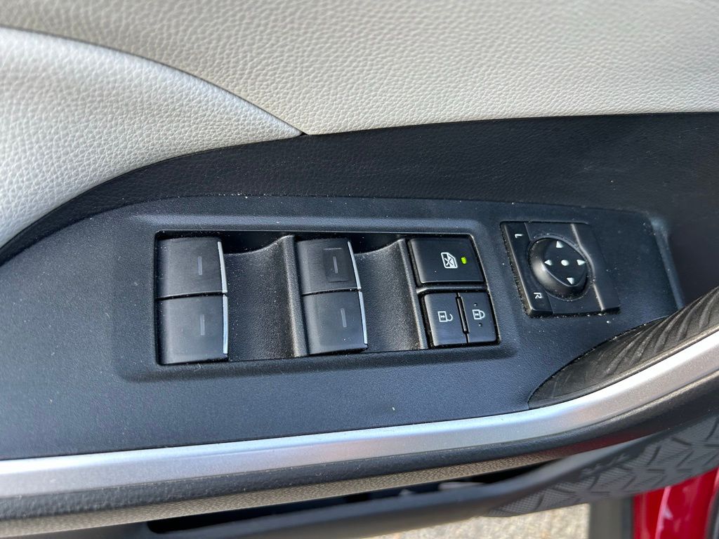 2023 Toyota RAV4 XLE Premium 17