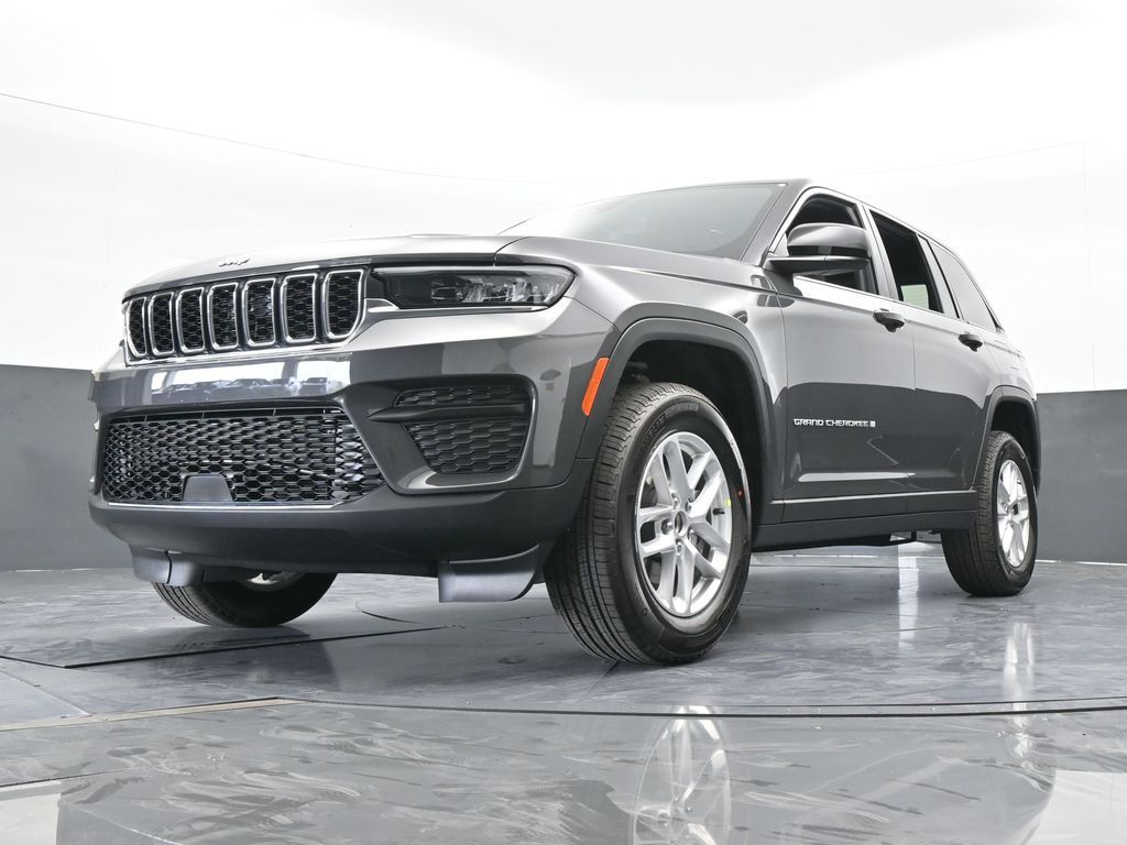 New 2026 Baltic Gray Metallic Clearcoat Jeep Laredo image 53