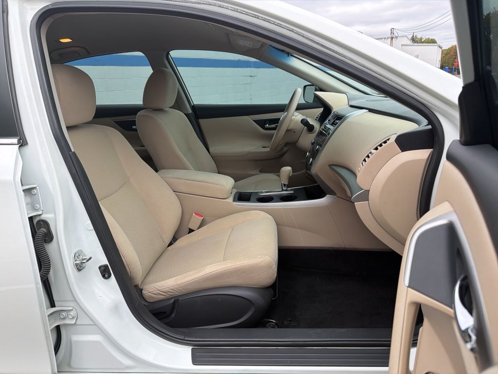 Thumbnail: 2015 Nissan Altima - 23