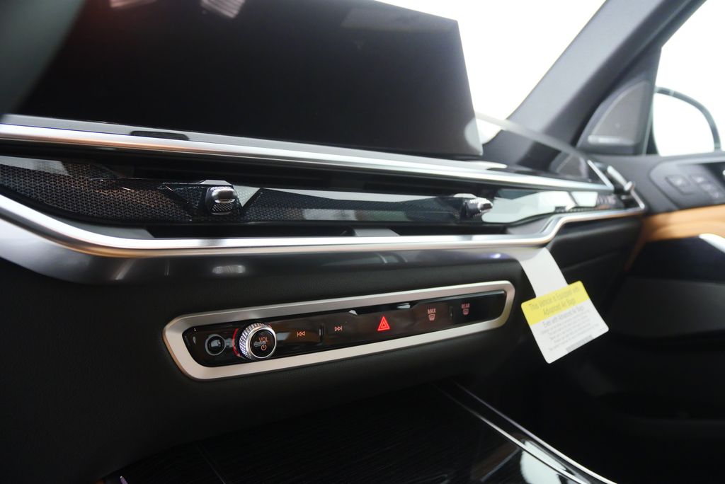 Thumbnail: 2026 BMW X5 - 21