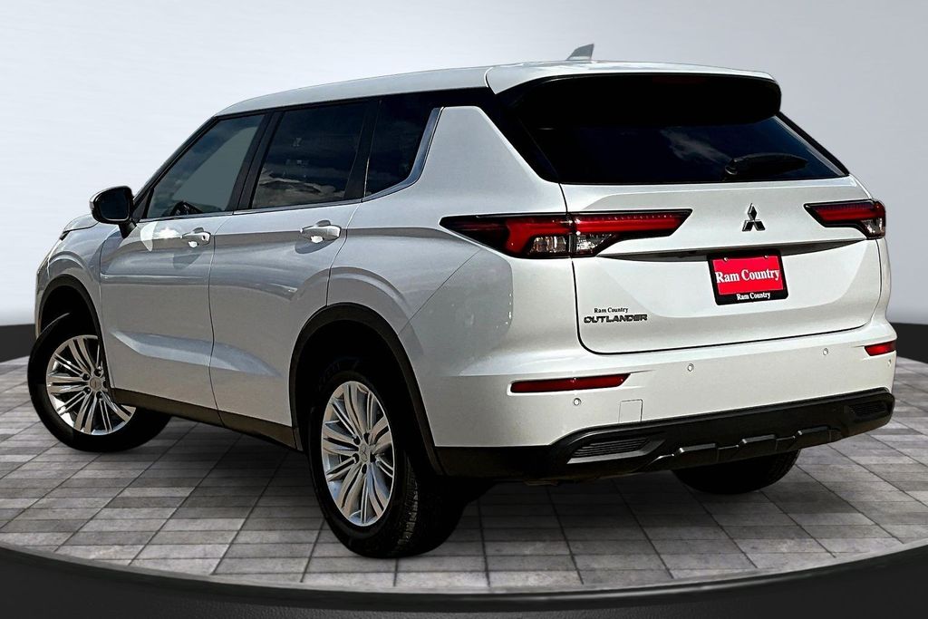 2024 Mitsubishi Outlander ES - 4