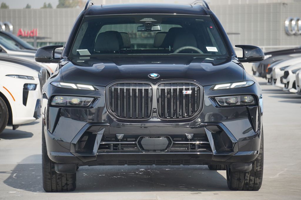 2025 BMW X7 M60i 2