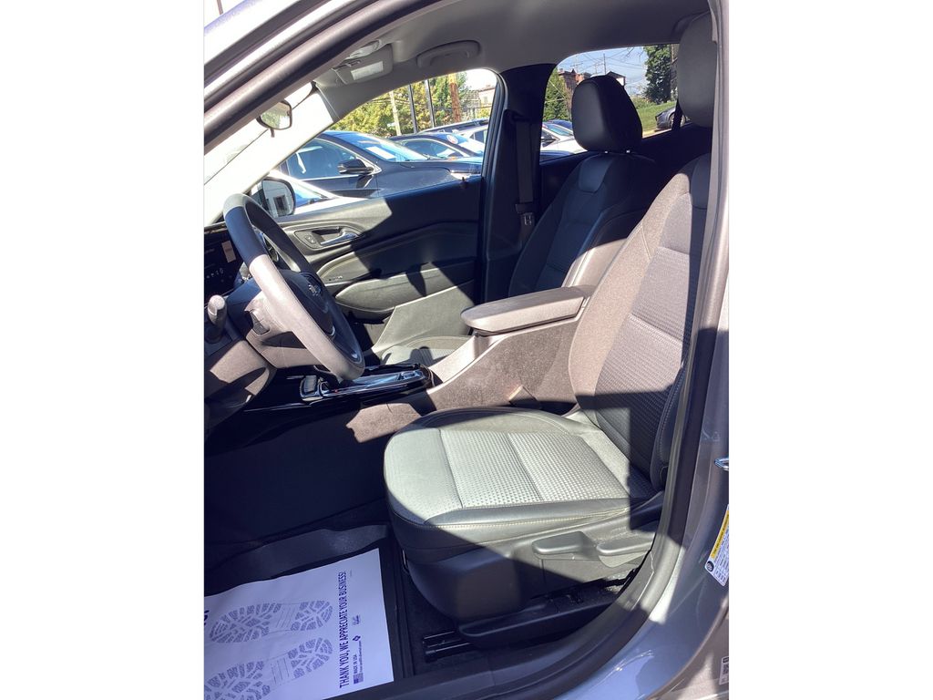 Used 2024 Chevrolet Trax SUV