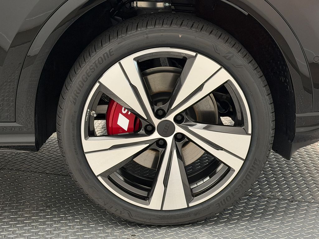 Thumbnail: 2026 Audi SQ5 - 8