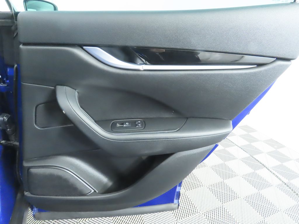 Thumbnail: 2021 Maserati Levante - 28