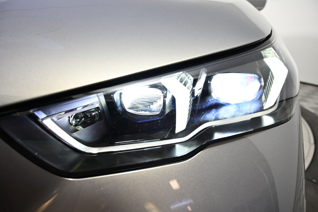 Thumbnail: 2026 BMW 5 Series - 9