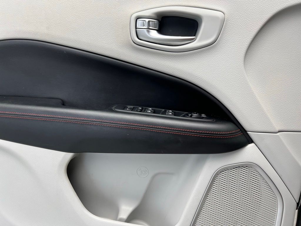 Thumbnail: 2019 Jeep Compass - 20