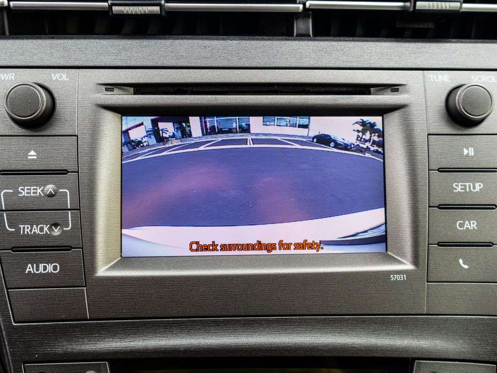 Used 2015 White Toyota Two image 38