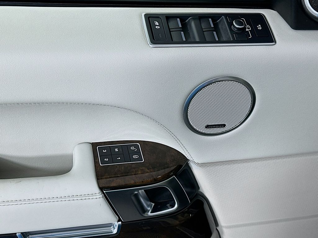 Thumbnail: 2017 Land Rover Range Rover - 18