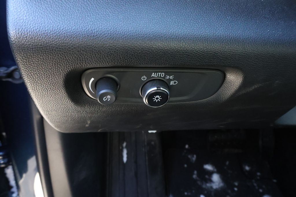 Thumbnail: 2023 Chevrolet Traverse - 17