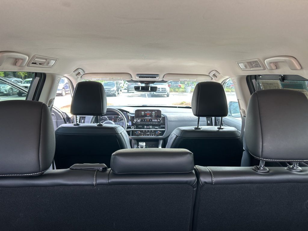 2023 Gun Metallic Nissan Pathfinder SL FWD SUV