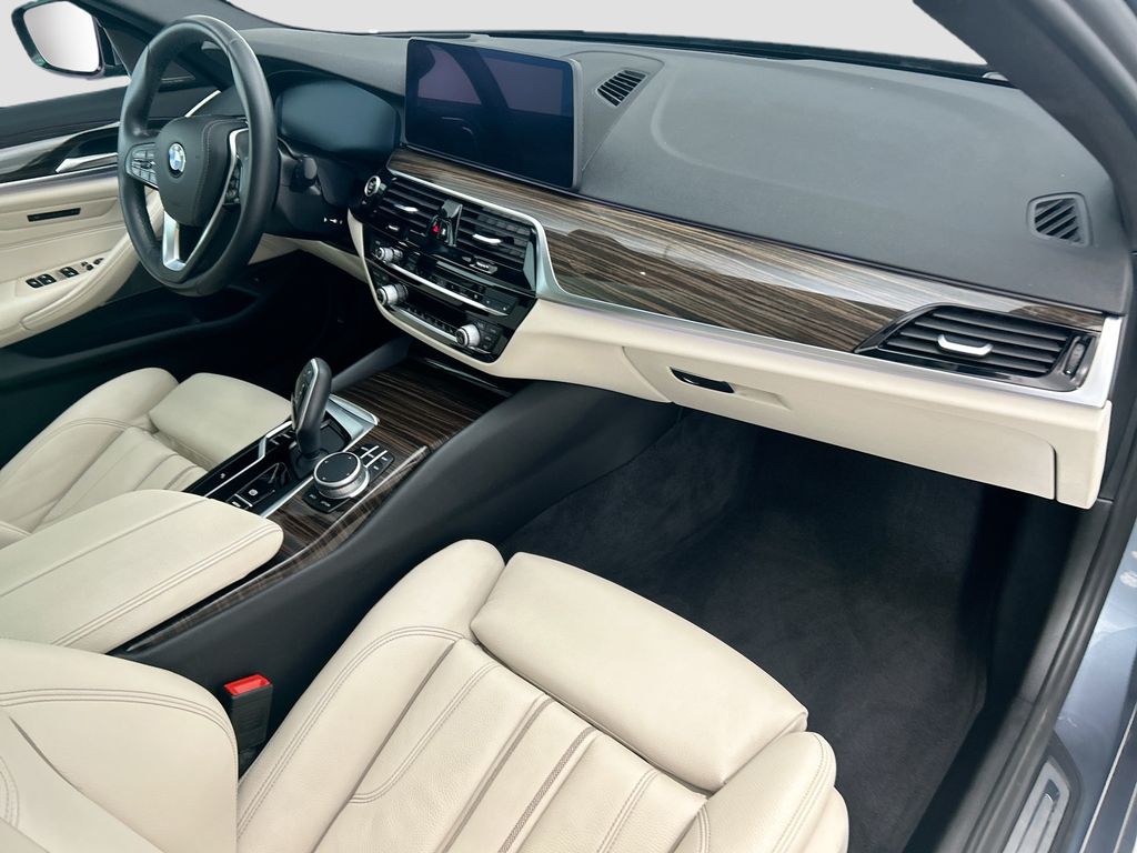 Thumbnail: 2022 BMW 5 Series - 16