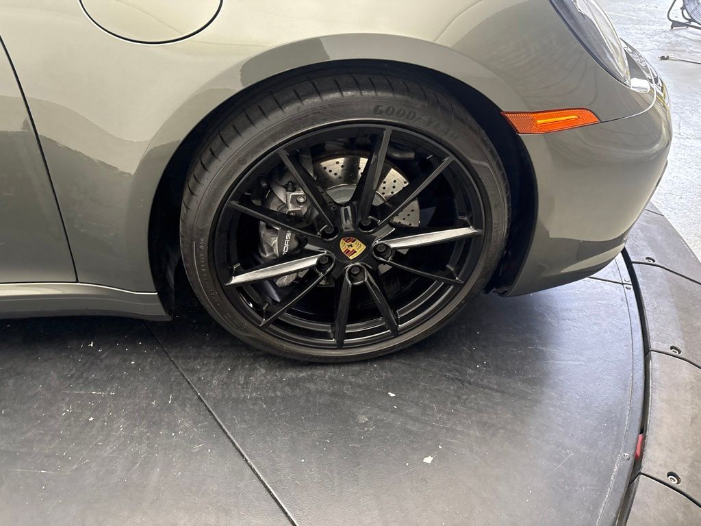 Thumbnail: 2020 Porsche 911 - 17