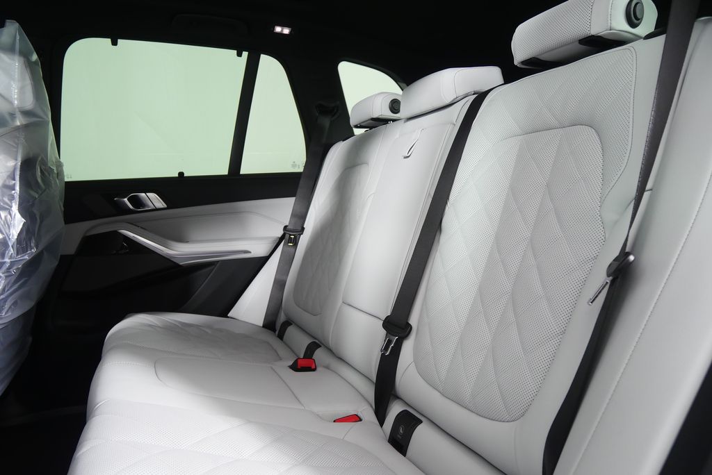 Thumbnail: 2026 BMW X5 - 16