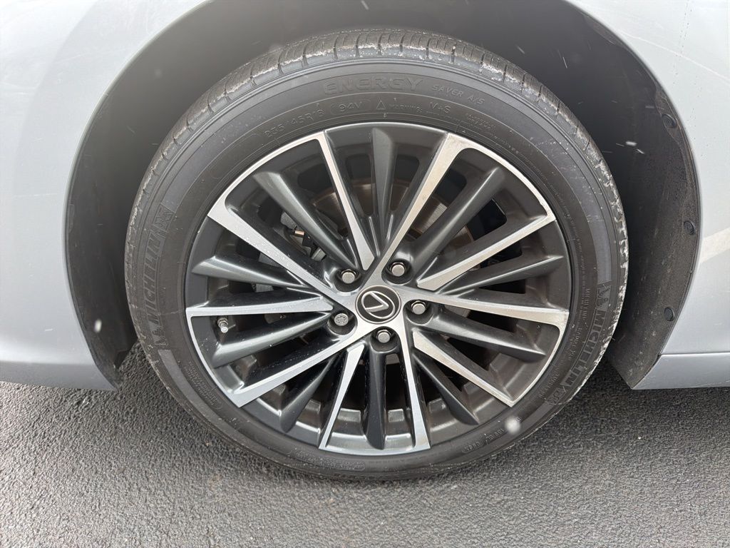 Thumbnail: 2022 Lexus ES - 10