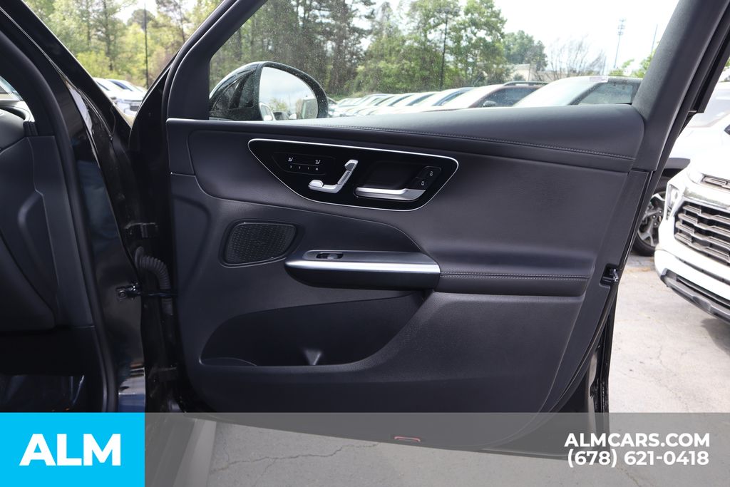 Used 2025 Black Mercedes-Benz GLC 350e image 27